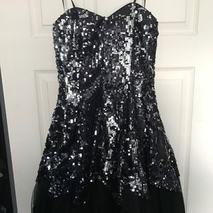 Black and sliver homecoming dress never worn!!
